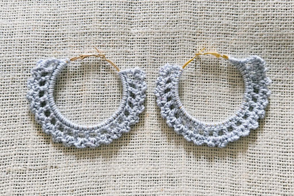 002S