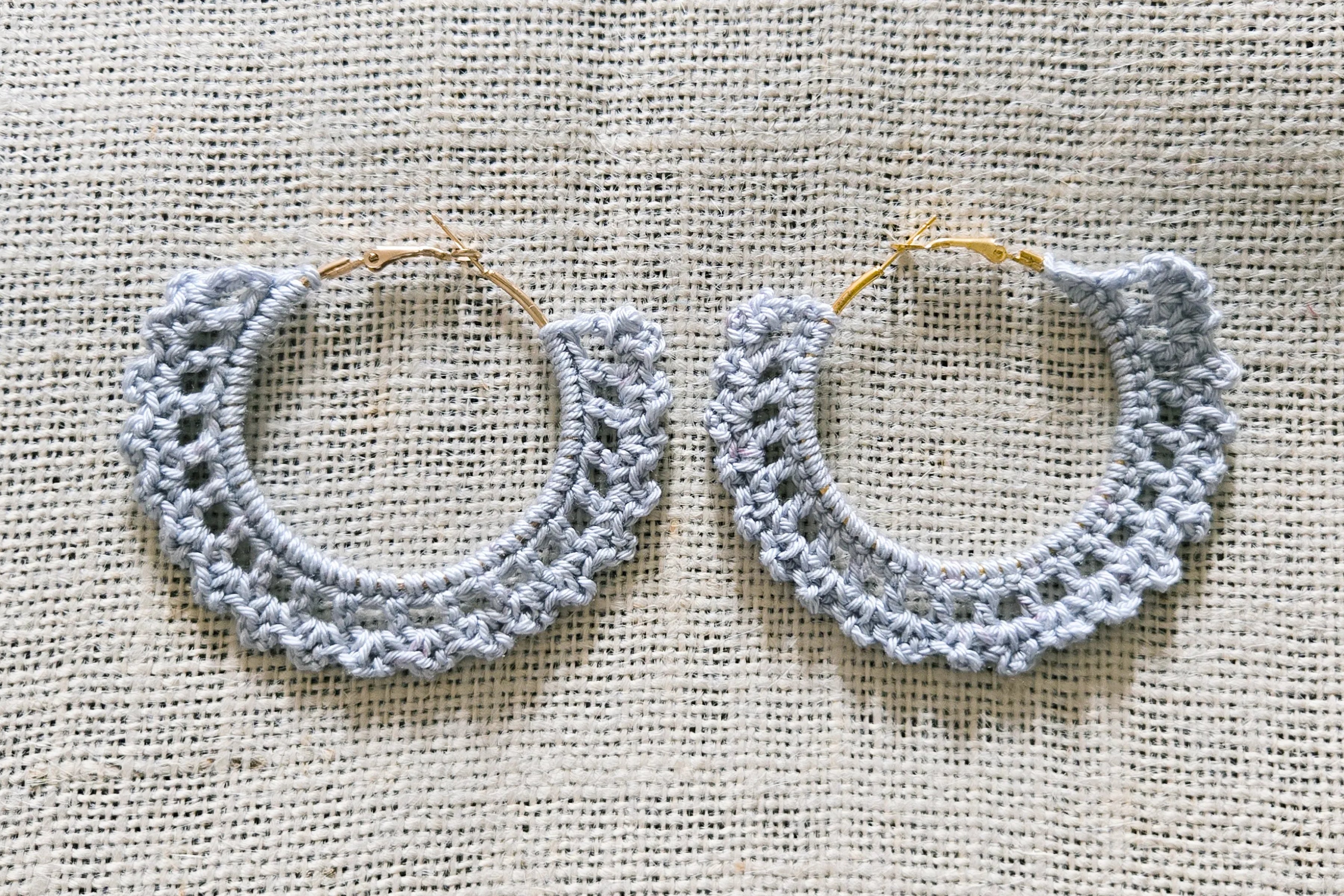 002S
